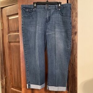 Jean Capris w/Rolled Cuff